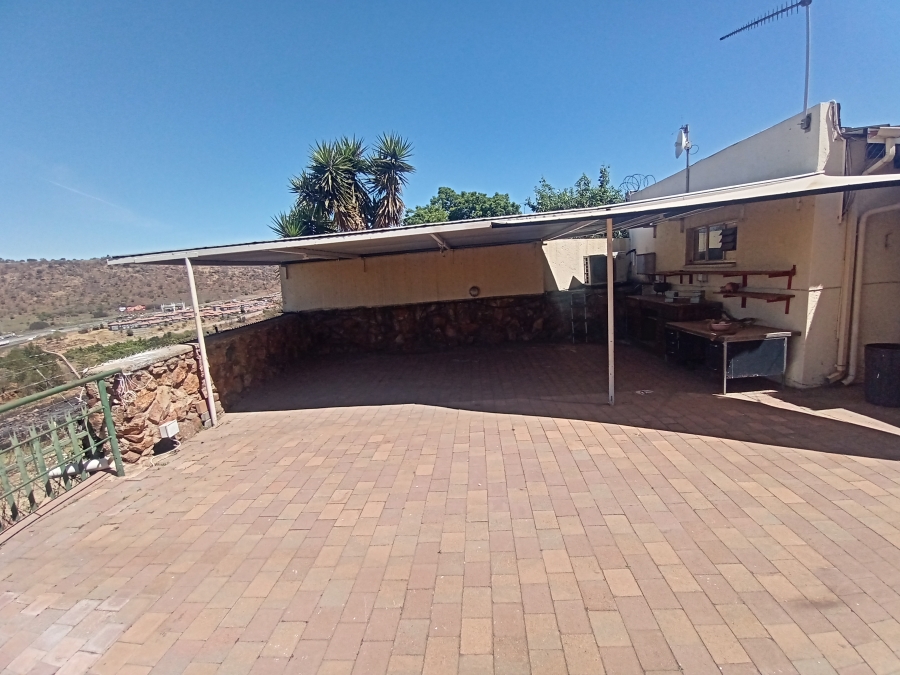 4 Bedroom Property for Sale in Linmeyer Gauteng