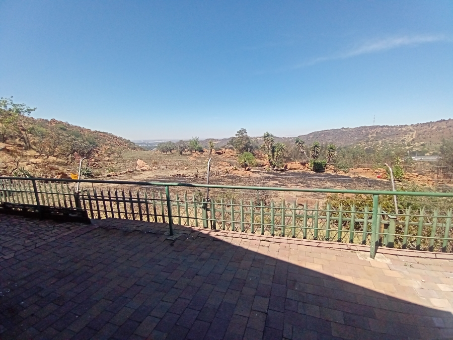 4 Bedroom Property for Sale in Linmeyer Gauteng