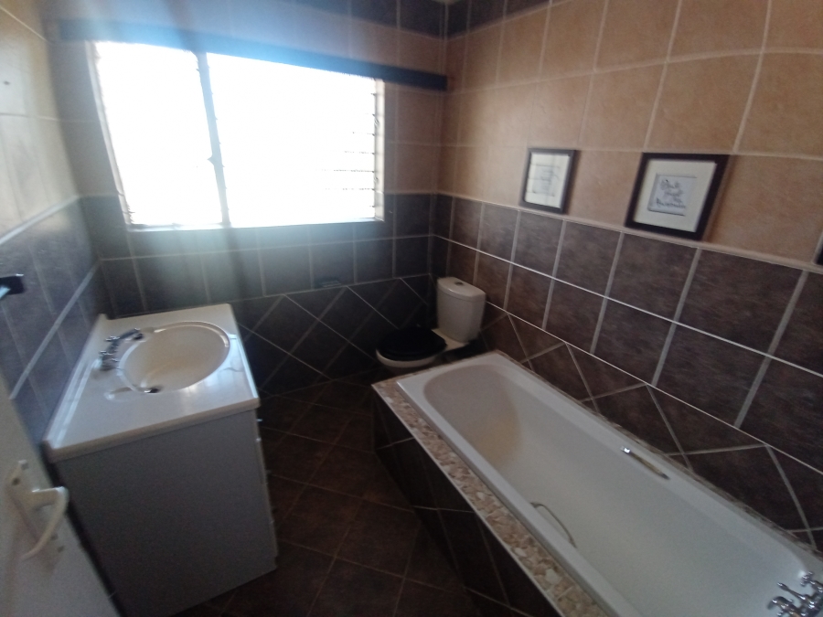 4 Bedroom Property for Sale in Linmeyer Gauteng