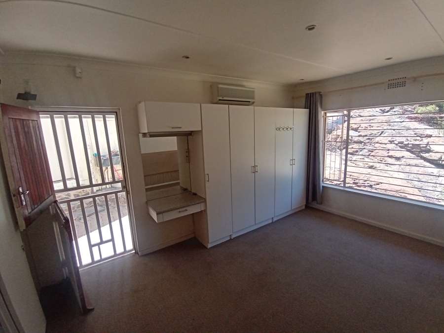 4 Bedroom Property for Sale in Linmeyer Gauteng