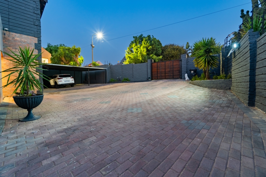 4 Bedroom Property for Sale in Radiokop Gauteng