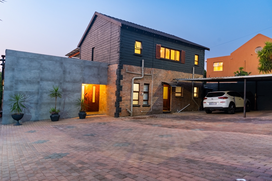 4 Bedroom Property for Sale in Radiokop Gauteng