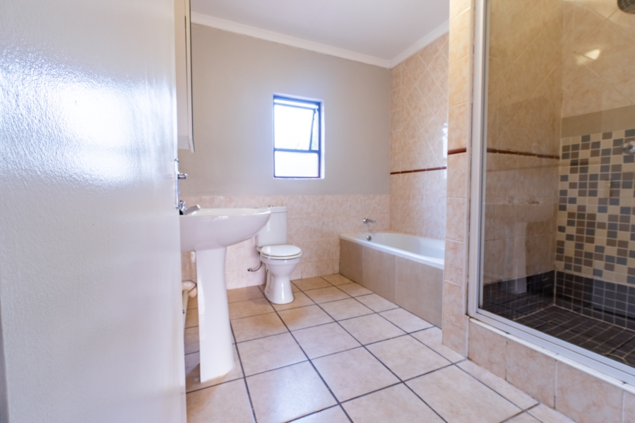 4 Bedroom Property for Sale in Radiokop Gauteng