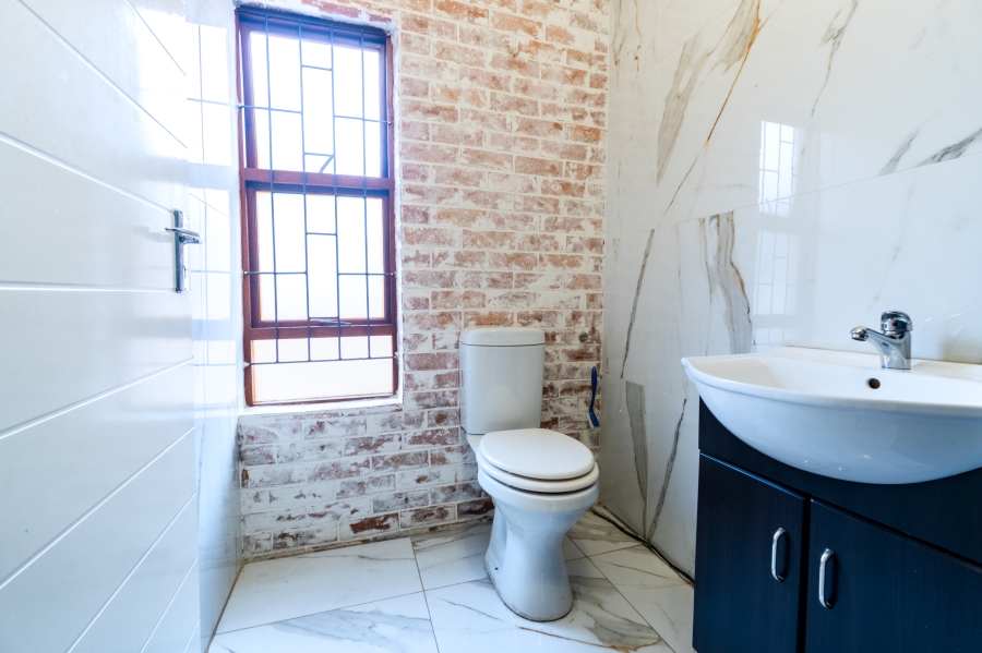 4 Bedroom Property for Sale in Radiokop Gauteng