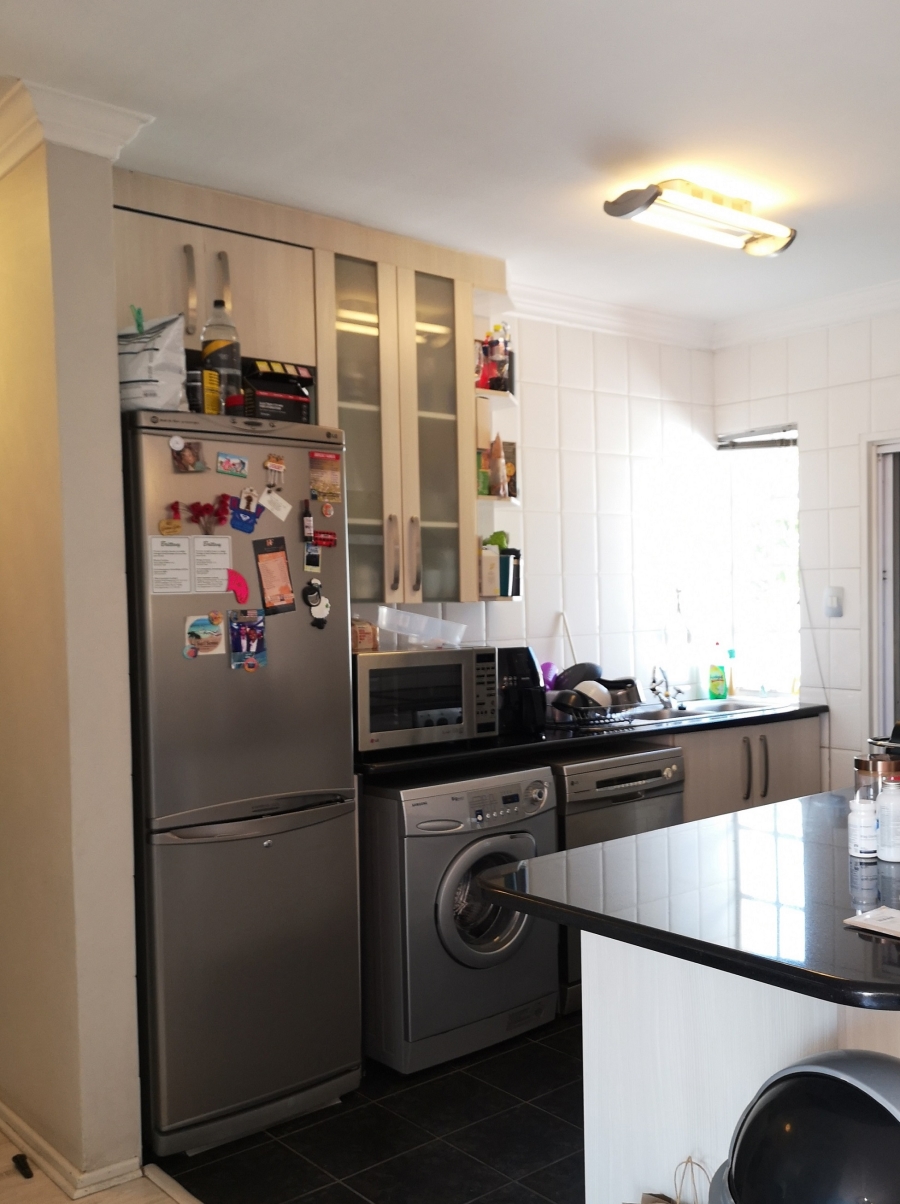 To Let 2 Bedroom Property for Rent in Dunkeld West Gauteng