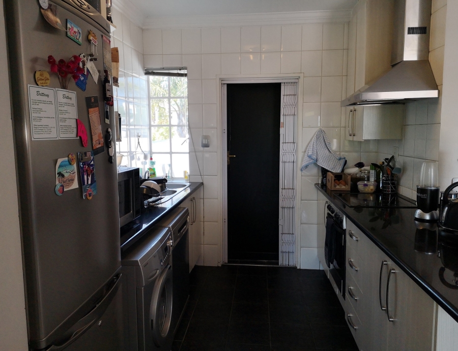 To Let 2 Bedroom Property for Rent in Dunkeld West Gauteng