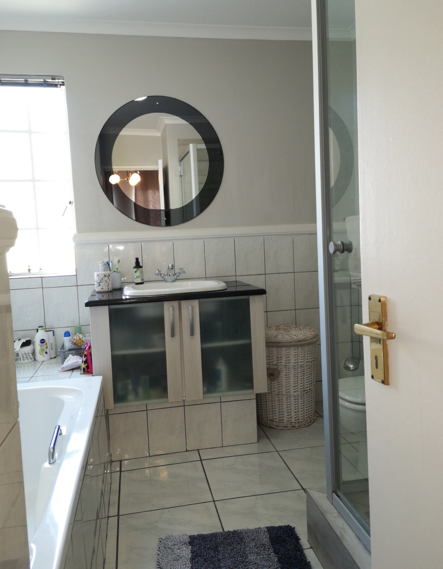 To Let 2 Bedroom Property for Rent in Dunkeld West Gauteng