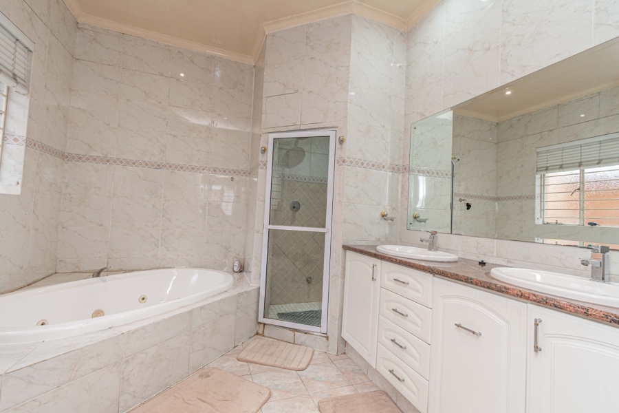 4 Bedroom Property for Sale in Cheltondale Gauteng