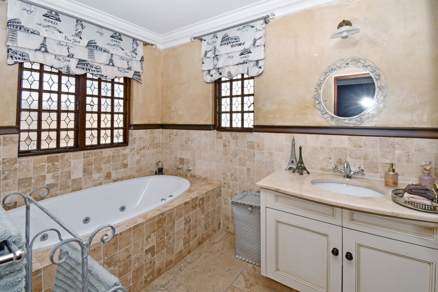 5 Bedroom Property for Sale in Morningside Gauteng