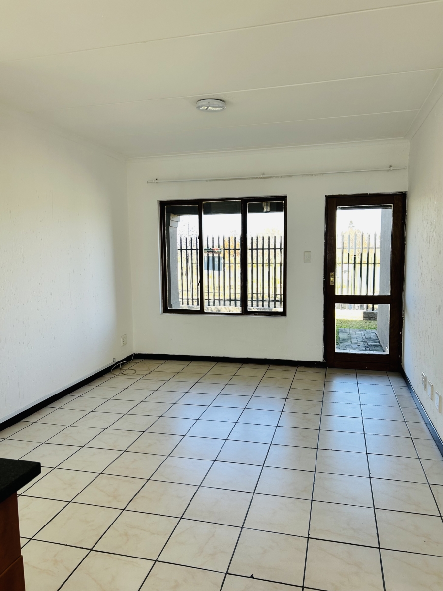 2 Bedroom Property for Sale in Helderwyk Gauteng