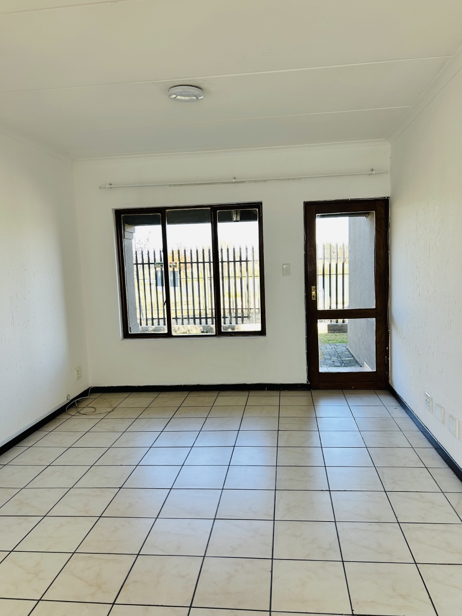 2 Bedroom Property for Sale in Helderwyk Gauteng