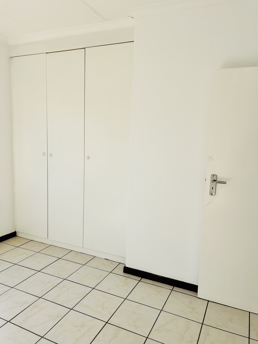 2 Bedroom Property for Sale in Helderwyk Gauteng