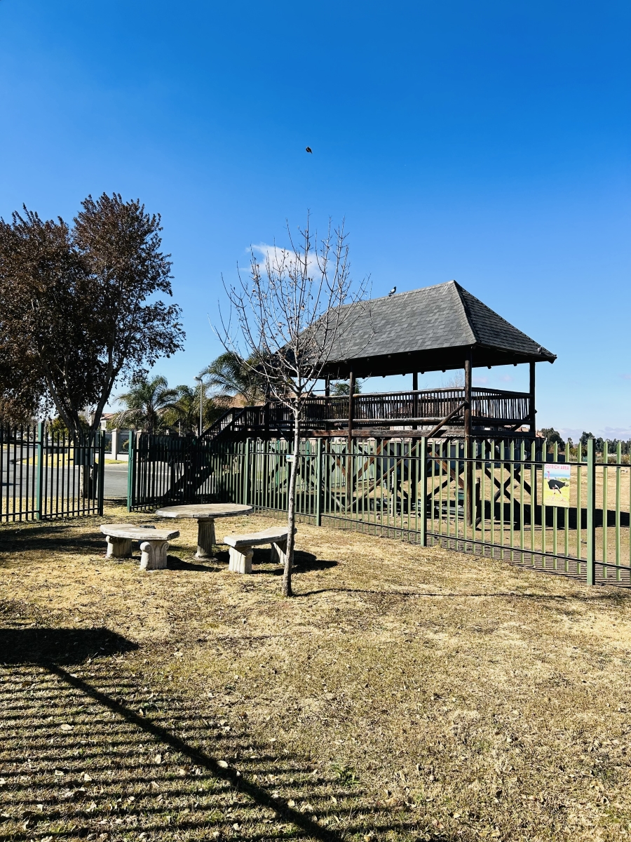 2 Bedroom Property for Sale in Helderwyk Gauteng