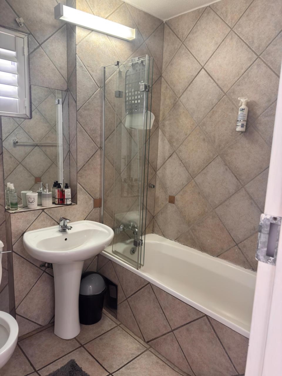 To Let 2 Bedroom Property for Rent in Morningside Gauteng