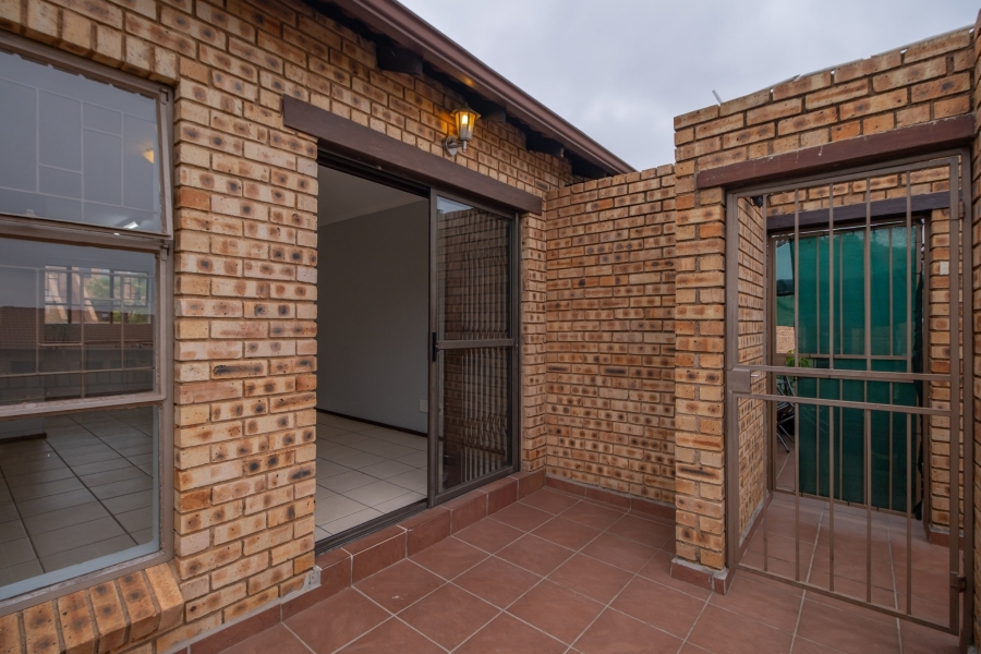 2 Bedroom Property for Sale in Amorosa Gauteng
