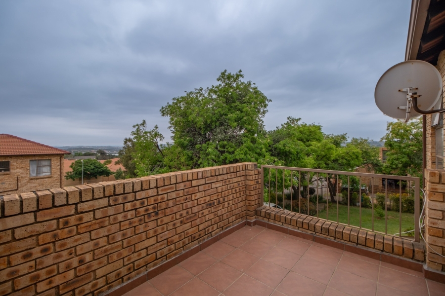 2 Bedroom Property for Sale in Amorosa Gauteng