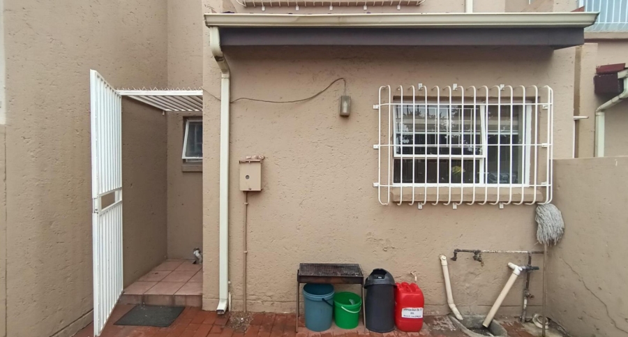 2 Bedroom Property for Sale in Edleen Gauteng