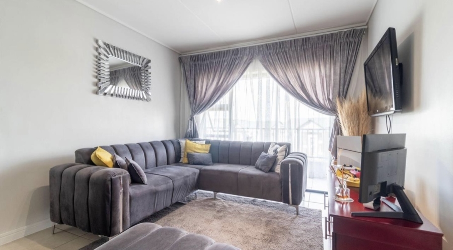 2 Bedroom Property for Sale in Mulbarton Gauteng
