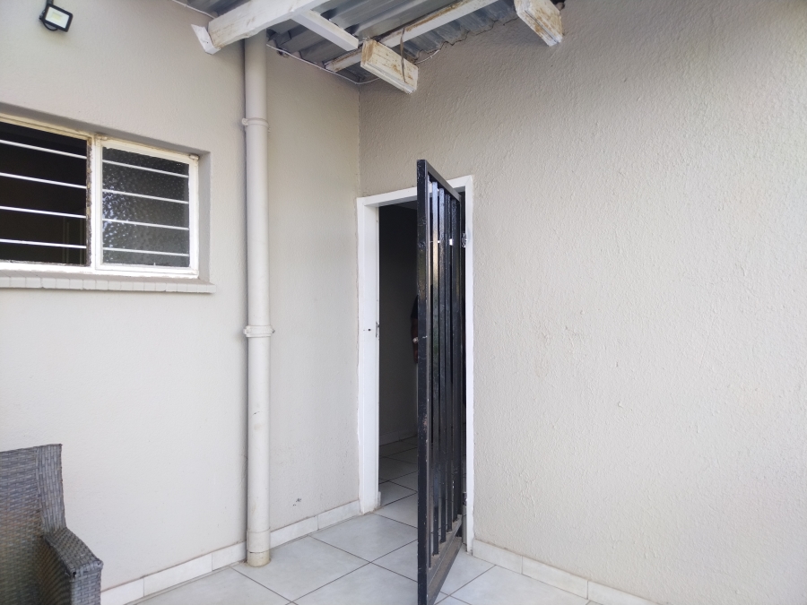 2 Bedroom Property for Sale in Constantia Kloof Gauteng