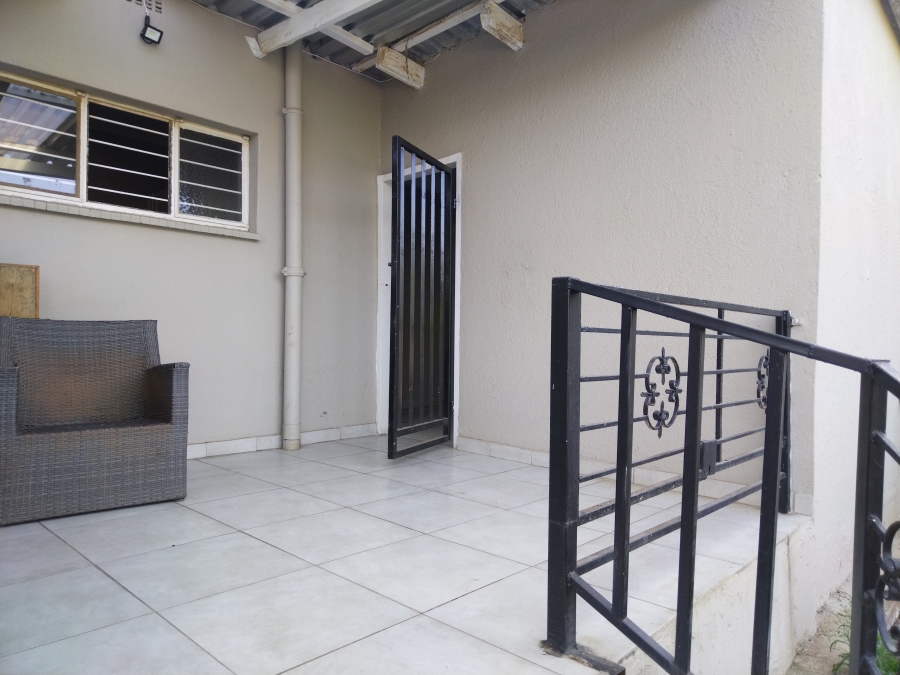 2 Bedroom Property for Sale in Constantia Kloof Gauteng