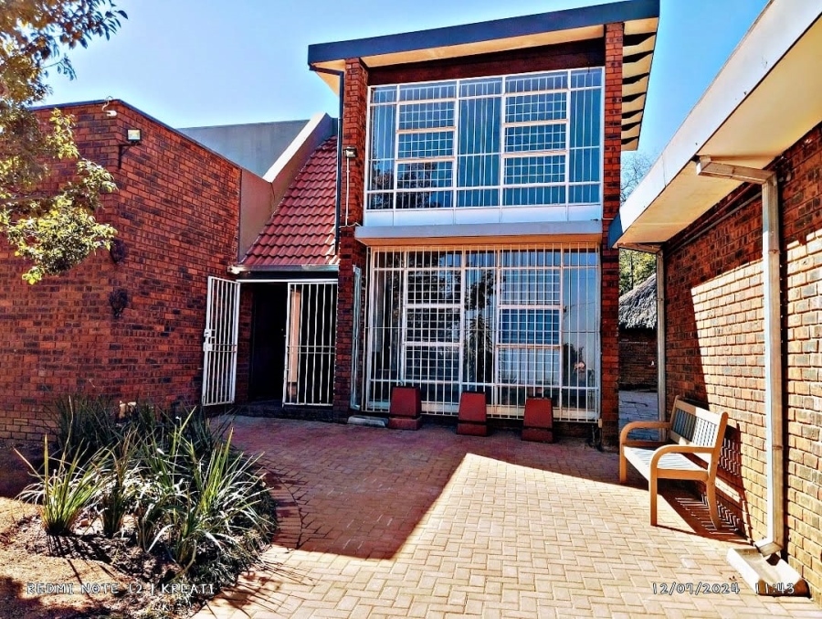 6 Bedroom Property for Sale in Waterkloof Gauteng