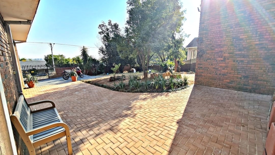 6 Bedroom Property for Sale in Waterkloof Gauteng