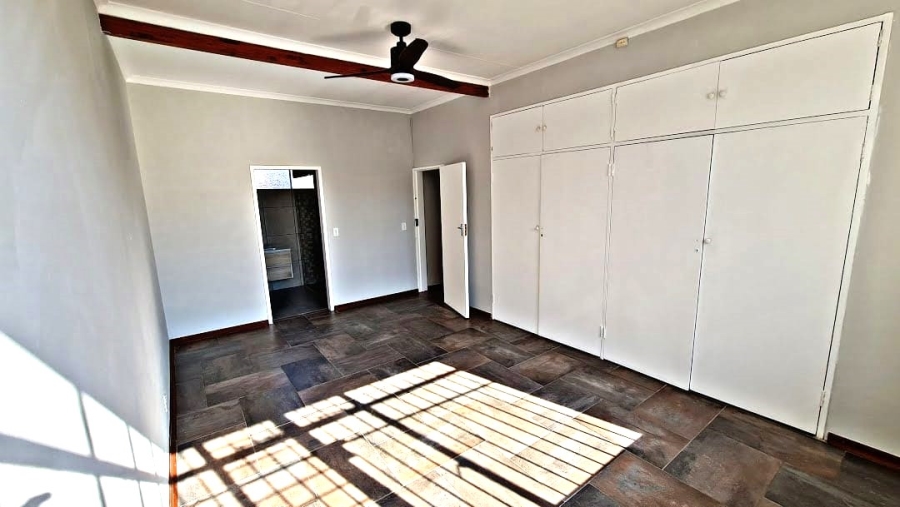 6 Bedroom Property for Sale in Waterkloof Gauteng