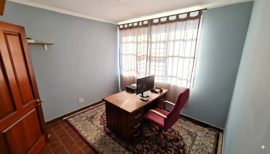 6 Bedroom Property for Sale in Waterkloof Gauteng