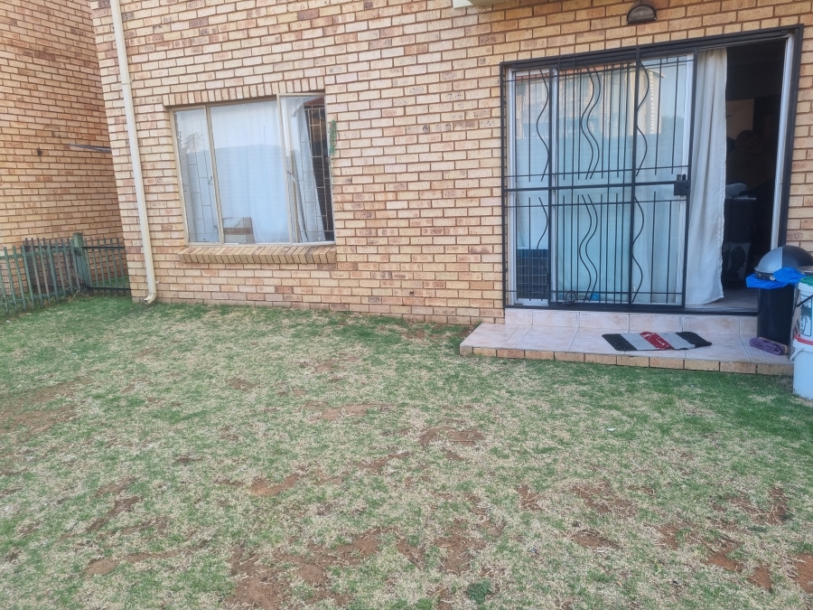 2 Bedroom Property for Sale in Greenhills Gauteng