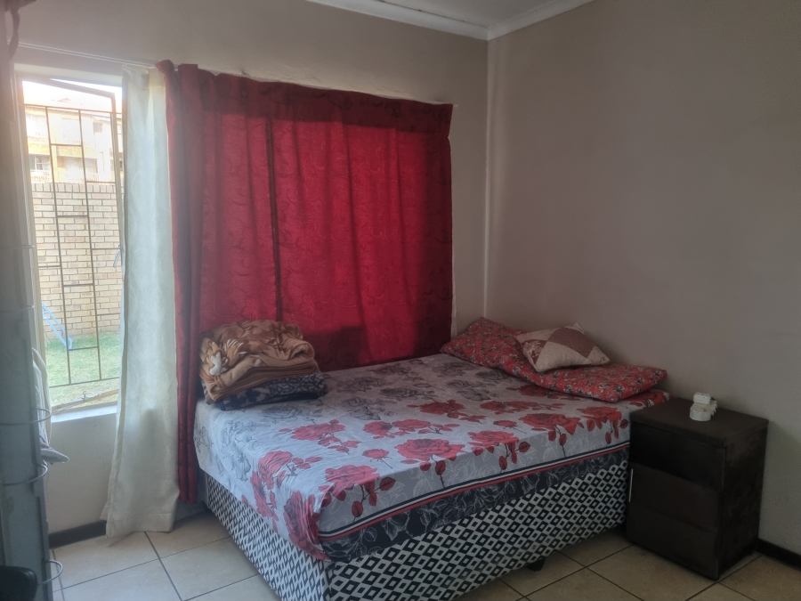 2 Bedroom Property for Sale in Greenhills Gauteng