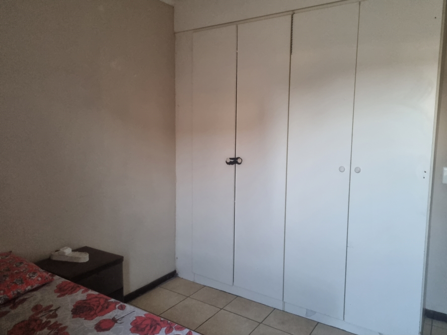 2 Bedroom Property for Sale in Greenhills Gauteng