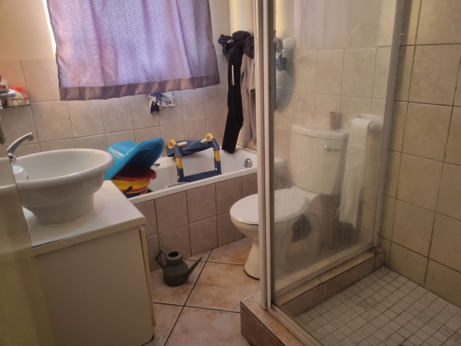 2 Bedroom Property for Sale in Greenhills Gauteng