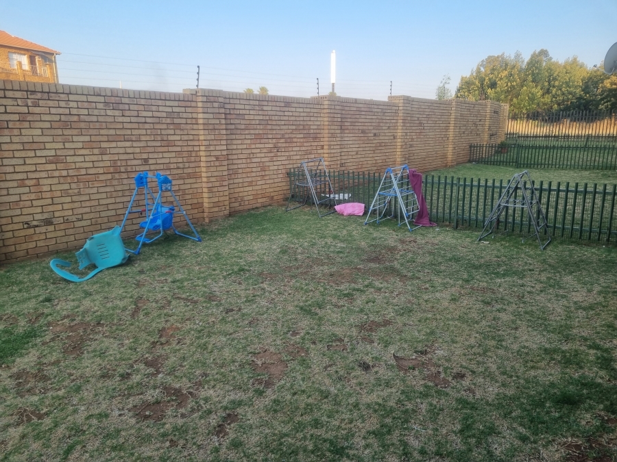 2 Bedroom Property for Sale in Greenhills Gauteng
