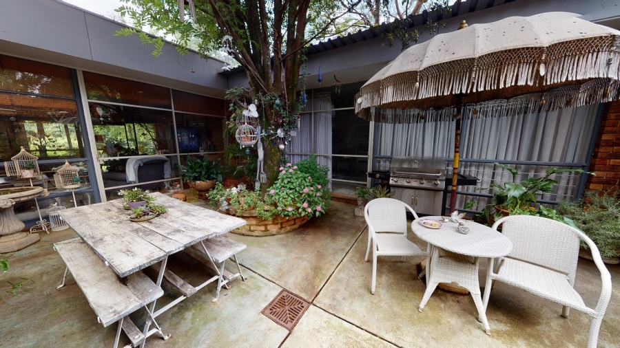 7 Bedroom Property for Sale in Theresa Park Gauteng