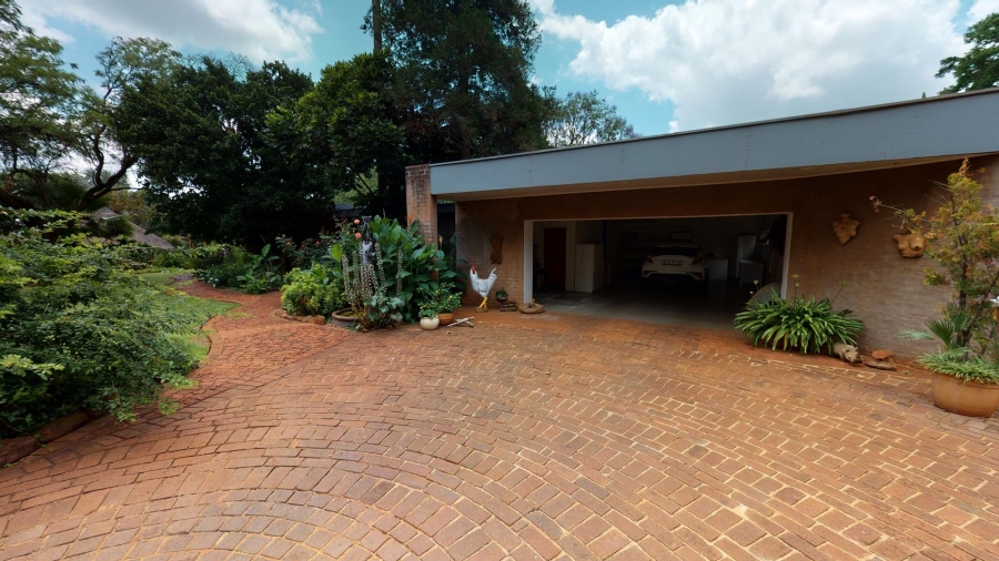 7 Bedroom Property for Sale in Theresa Park Gauteng