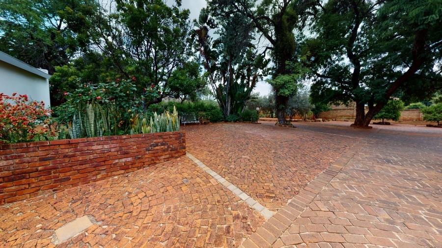 7 Bedroom Property for Sale in Theresa Park Gauteng