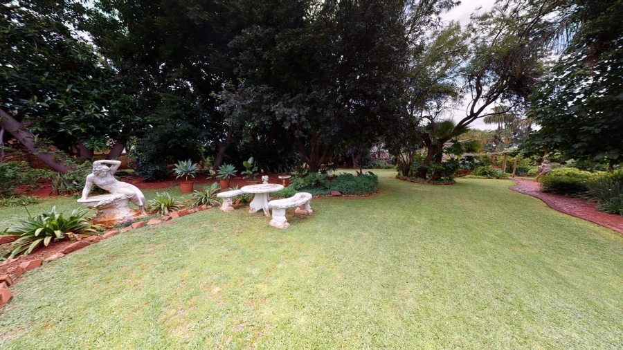 7 Bedroom Property for Sale in Theresa Park Gauteng