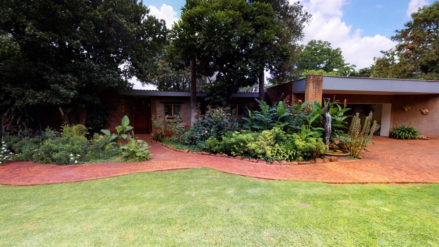 7 Bedroom Property for Sale in Theresa Park Gauteng