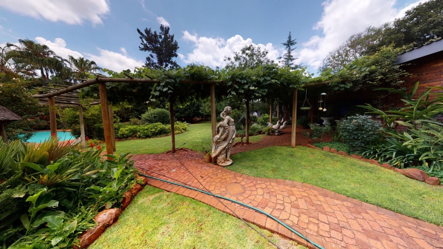 7 Bedroom Property for Sale in Theresa Park Gauteng