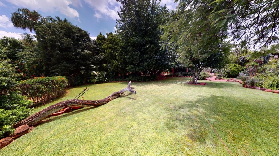 7 Bedroom Property for Sale in Theresa Park Gauteng