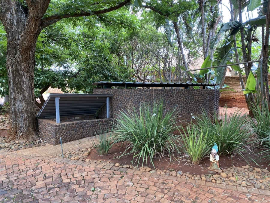 7 Bedroom Property for Sale in Theresa Park Gauteng
