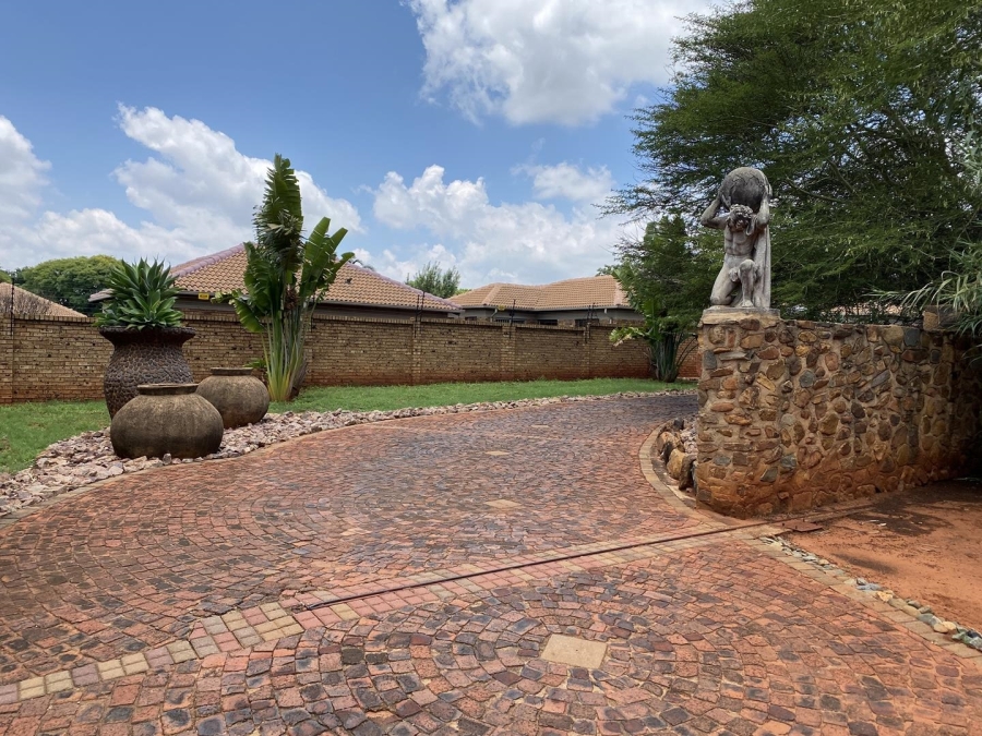 7 Bedroom Property for Sale in Theresa Park Gauteng