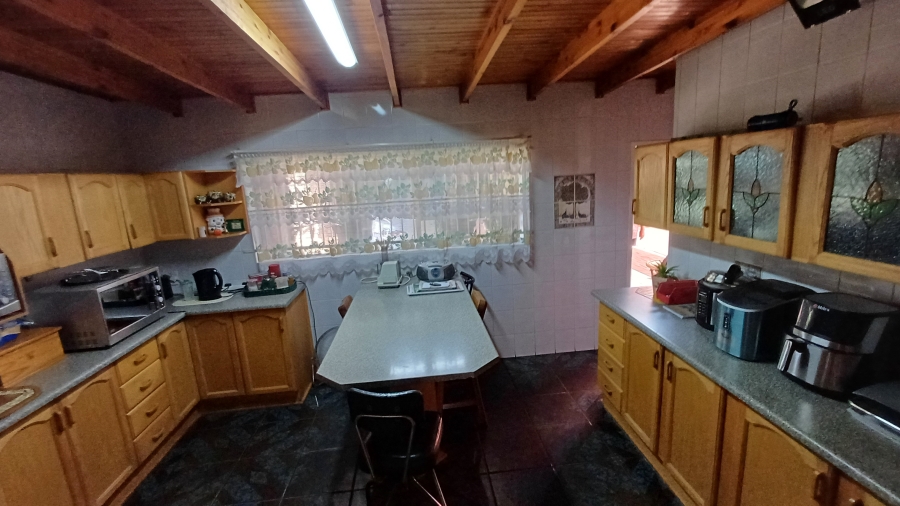 7 Bedroom Property for Sale in Dorandia Gauteng