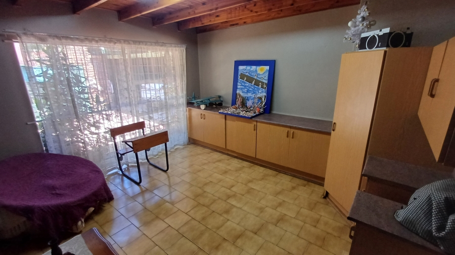 7 Bedroom Property for Sale in Dorandia Gauteng