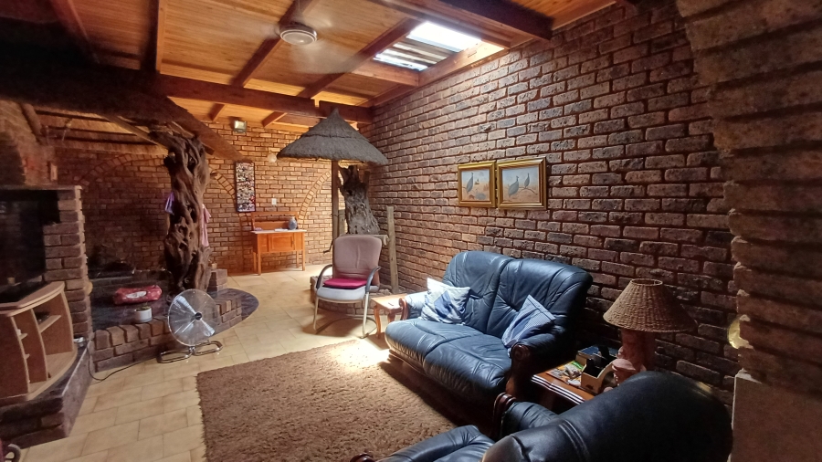 7 Bedroom Property for Sale in Dorandia Gauteng
