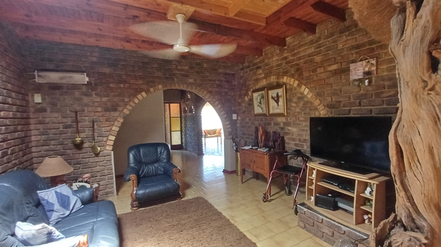 7 Bedroom Property for Sale in Dorandia Gauteng