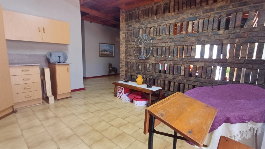 7 Bedroom Property for Sale in Dorandia Gauteng