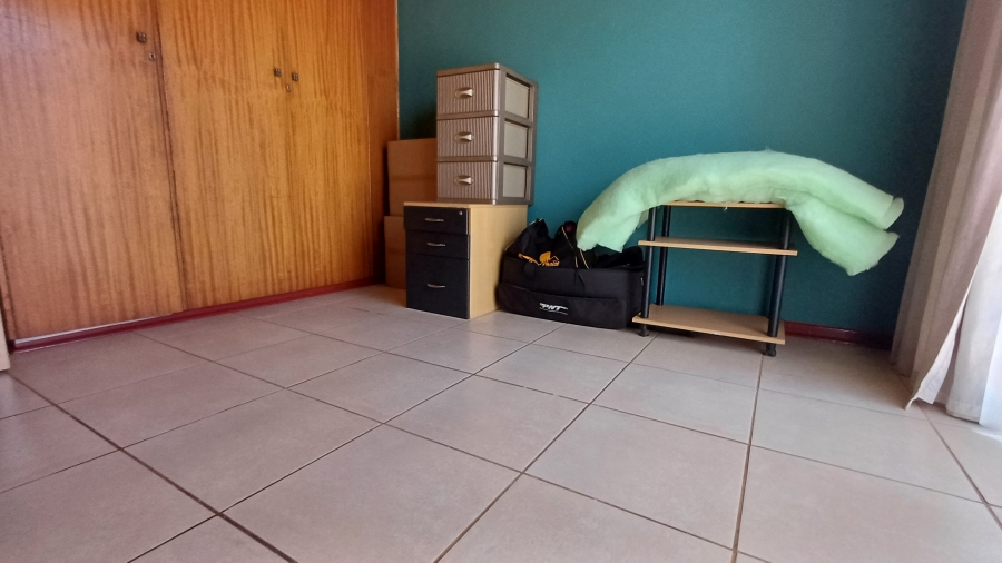 7 Bedroom Property for Sale in Dorandia Gauteng