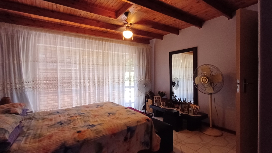 7 Bedroom Property for Sale in Dorandia Gauteng