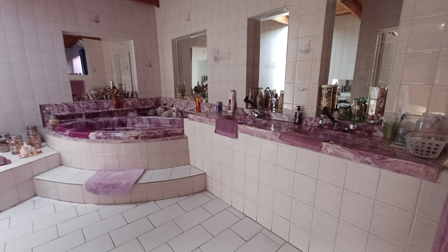 7 Bedroom Property for Sale in Dorandia Gauteng